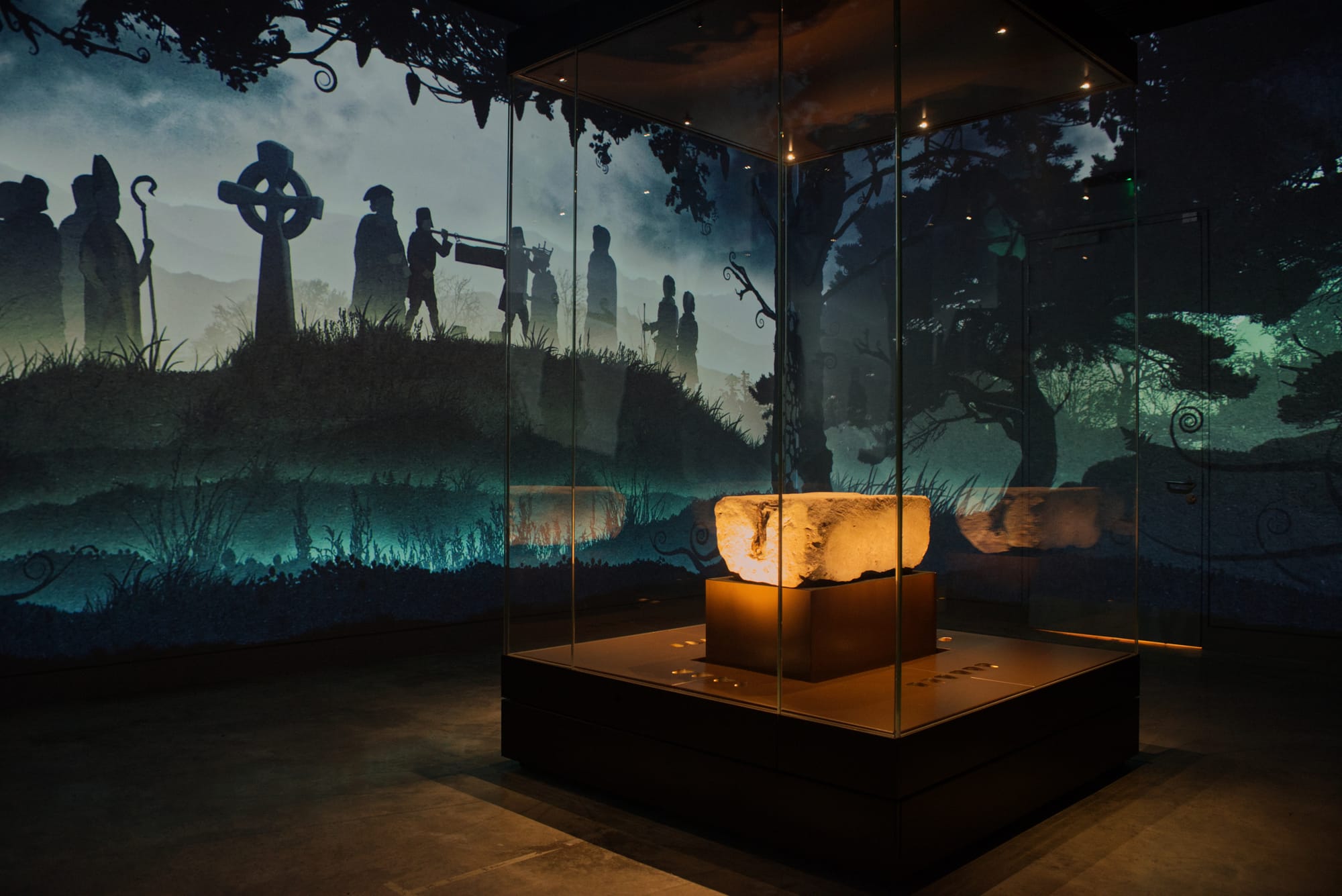 The Stone of Destiny in the display case with the animation on the wall.